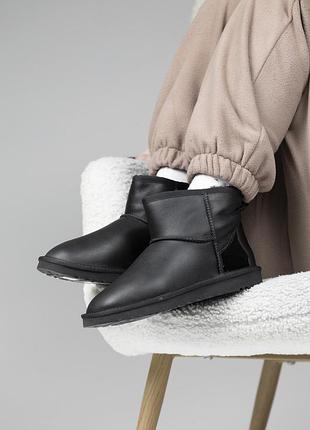 Жіночі ugg mini black lacquer 8