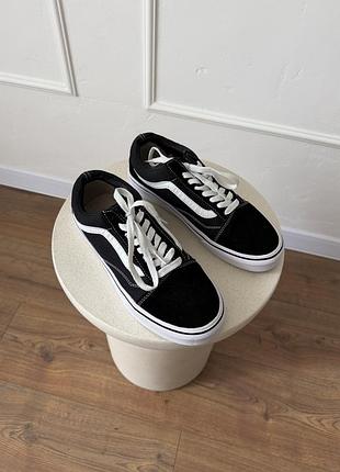 Чорно-білі кеди vans old skool з текстилю та замші на білій підошві. uk7.5 eur40-26см