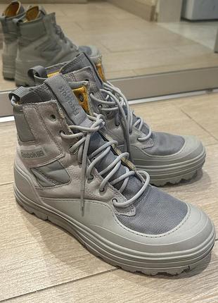 Кросівки унісекс reebok club c cleated mid сірі