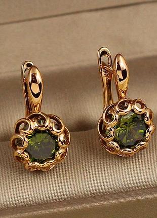 Серьги xuping jewelry парфе с изумрудным камнем 2 см золотистые