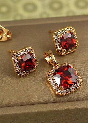 Набор xuping jewelry ромб в ободке из фианитов с чевоным камнем золотистый