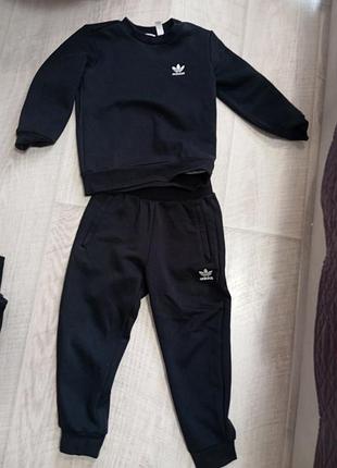 Повсякденні дитячий adidas костюм чорний утеплений