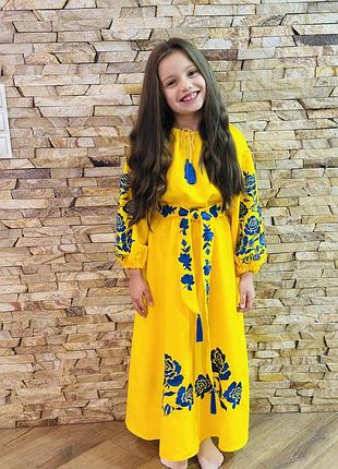 Вишита сукня для дівчинки, вишиванка дитяча в сині троянди