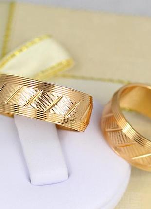 Обручальное кольцо xuping jewelry граненое с косыми краями 8 мм р19 золотистое
