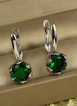 Серьги xuping jewelry величественная простота с зеленым камнем 2,3 см серебристые