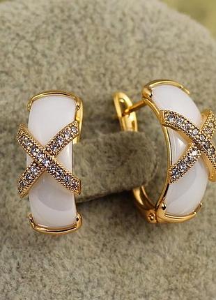 Сережки xuping jewelry золотий перетин з білою керамікою 1,8 см золотисті