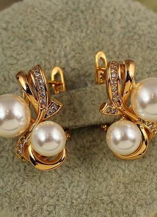 Серьги xuping jewelry бант с двумя крупными жемчужинами 2,1 см золотистые