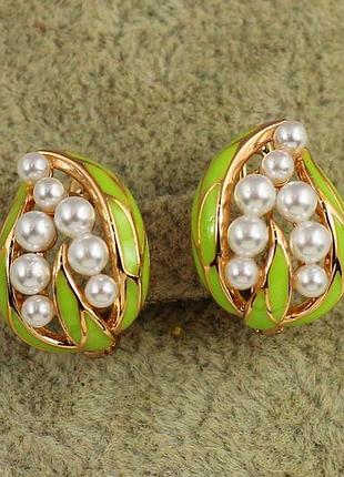 Серьги подвески xuping jewelry ландыш с жемчужинами и зеленой эмалью 1,5 см золотистые