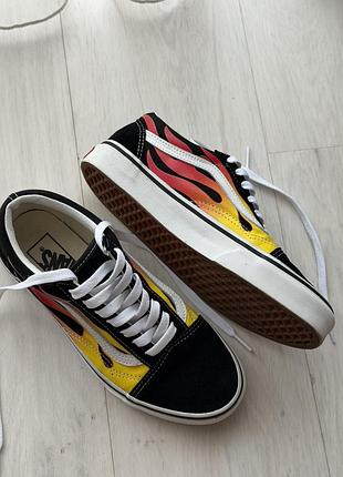 Кеди унісекс vans old skool flame чорні, помаранчеві, жовті, розмір 37, довжина устілки 23,5 см