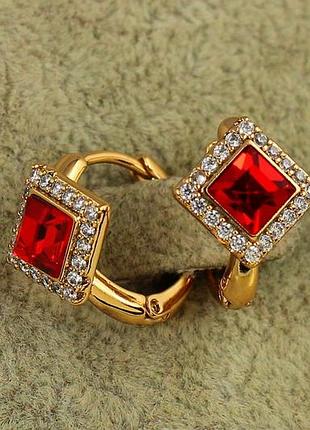 Серьги xuping jewelry красный ромб с камнем сваровски 1,5 см золотистые