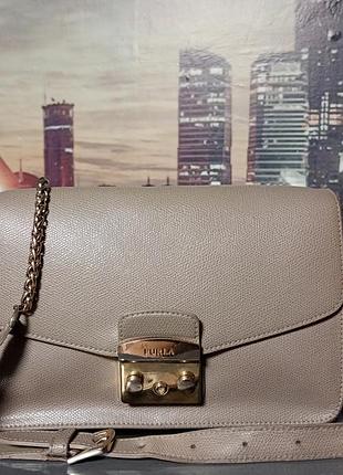 Премиальная сумка от итальянского бренда furla, crossbody (оригинал), выполненная из высококачественной натуральной фактурной кожи (тиснение сафьяно /