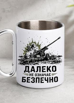 Кружка металева з принтом "далеко не означає безпечно" 400 мл з карабіном туристична, біла