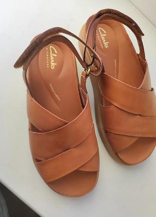 Босоніжки жіночі clarks коричневі