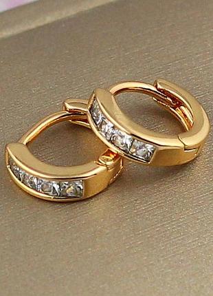 Серьги xuping jewelry колечки с дорожкой из квадратных камней 1 см золотистые