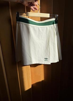Жіноча міні-спідниця adidas originals tennis біла