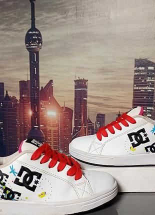 Оригинальные подростковые/женские кеды dc shoes youth's pixie firefly в ярком графическом дизайне. арт. 320006b, размер 34.5, стелька 22.5 см, вьетнам