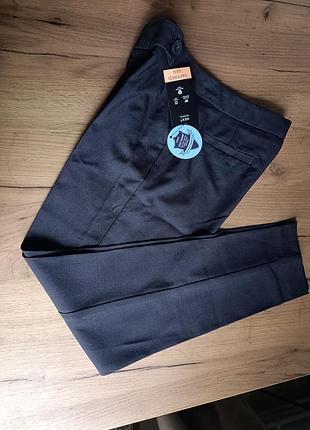 Новые школьные брюки next (13 лет, рост 158) зауженные tapered leg stay sharp