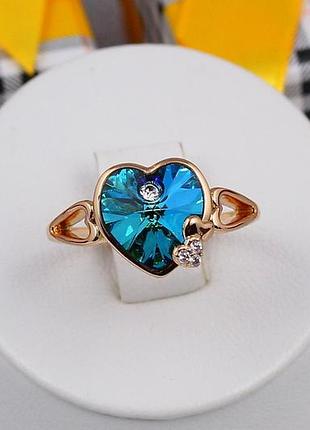 Кольцо xuping jewelry сердечко сваровски голубое в ободке р 17 золотистое