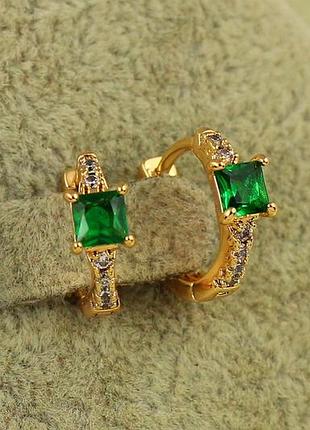 Серьги детские xuping jewelry волшебные грани с зеленым камнем 1,2 см золотистые