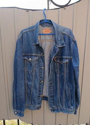 Мужская джинсовая куртка levi strauss.