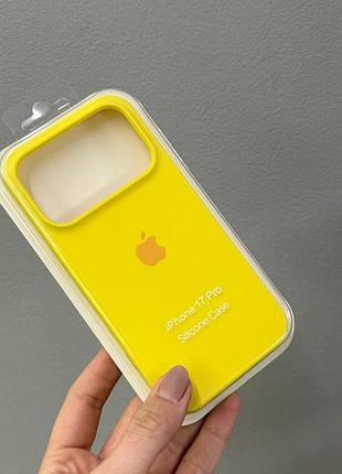 Чехол-бампер для айфон 17 про, чехол silicone case с микрофиброй для iphone 17 pro (желтый)