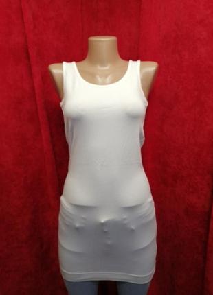 Удлинённая белая женская майка