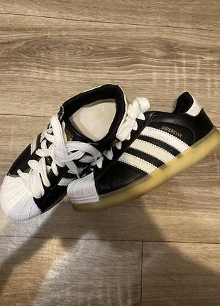 Кросівки жіночі adidas superstar чорні, білі 37