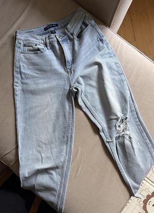 Джинси жіночі calvin klein mom блакитні рвані
