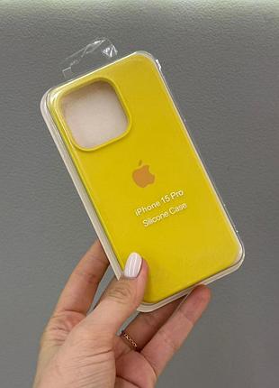 Чехол-накладка с микрофиброй для айфон 15 pro, чехол silicone case с микрофиброй для iphone 15 pro (желтый)