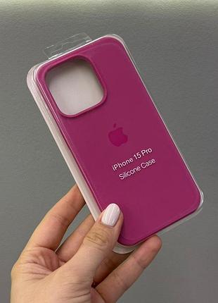 Чехол-накладка с микрофиброй для айфон 15 pro, чехол silicone case с микрофиброй для iphone 15 pro (малиновый)