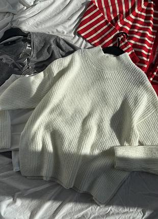Мʼякий светр вільного крою primark