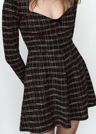 Твидовое платье-мини zara с фигурным вырезом «сердечко» (sweetheart neckline) и длинными рукавами