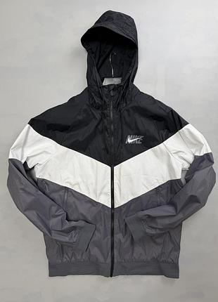 Вітровка чоловіча nike windrunner чорно-біло-сіра s-m