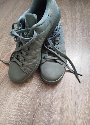 Кросівки жіночі adidas, хакі, розмір 40