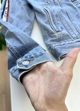 Джинсова куртка ( джинсовка ) levi’s s розміру 4
