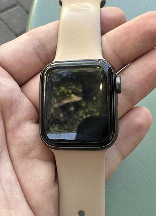 Продам часы apple watch se 40 mm 5