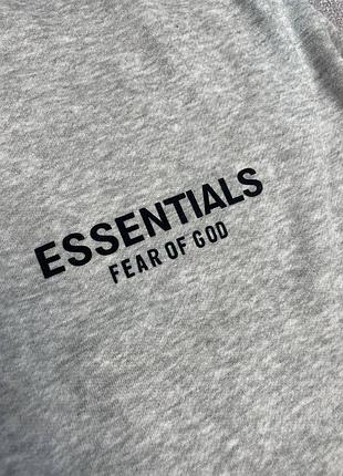 Штани essentials 

размер l

☑️качество 1:1 к оригиналу 
☑️брендовая упаковка
☑️все бирки и этикетки присутствуют
☑️доставка 1-2 дня

price: 1549грн 4