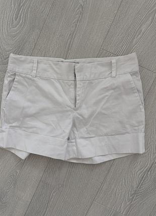 Жіночі шорти zara basic білі з манжетами (розмір m)