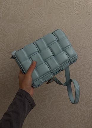 Яскрава акцент на сумочка