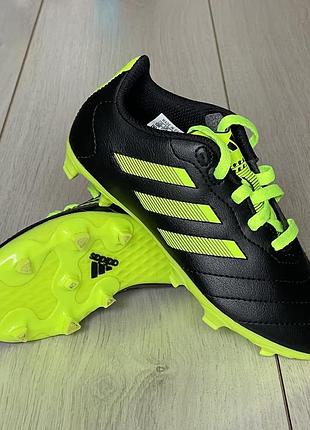 Дитячі футбольні бутси adidas , 30 рр. 18 см.