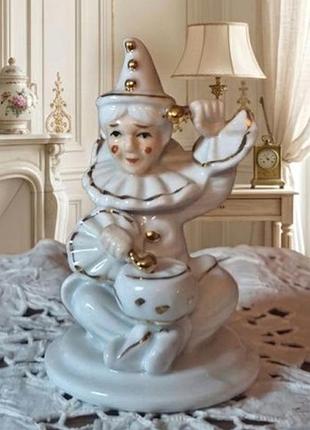 Антикваріат royal limoges: білий клоун з барабаном