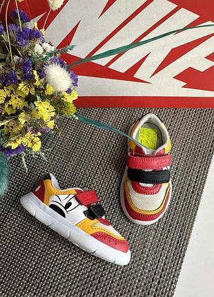 Оригінальні кросівки clarks