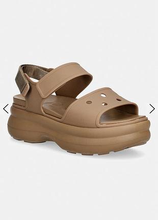 Жіночі босоніжки crocs soho бежеві