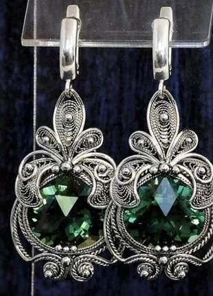 Сережки для жінок з зеленими кристалами та філігранню