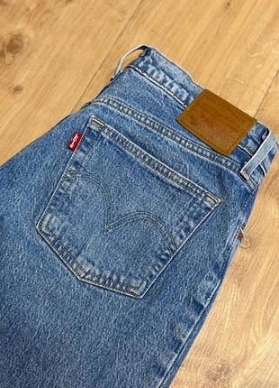 Женские джинсы levi's клеш, размер м, состояние как новые