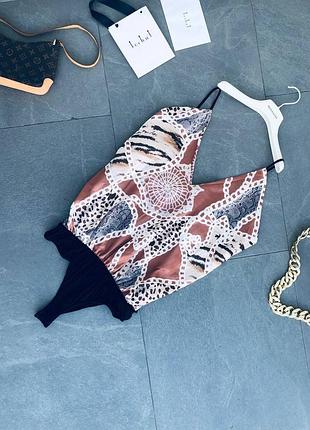Боди boohoo с этикеткой 3