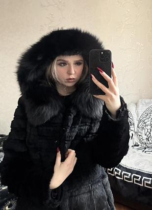 Чорна шубка з кролика