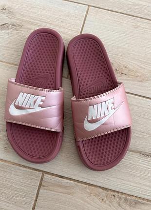 Шльопанці жіночі nike