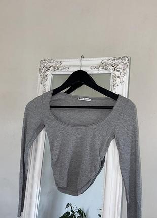 Жіночий лонгслів bershka сірий