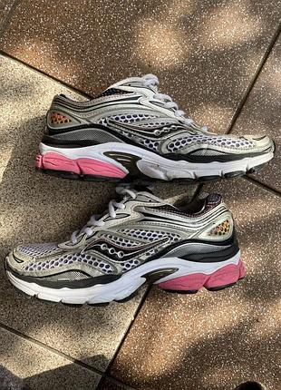 Кросівки жіночі saucony omni 9 мультиколорові рожево-срібні, розмір 36, довжина устілки 22 см